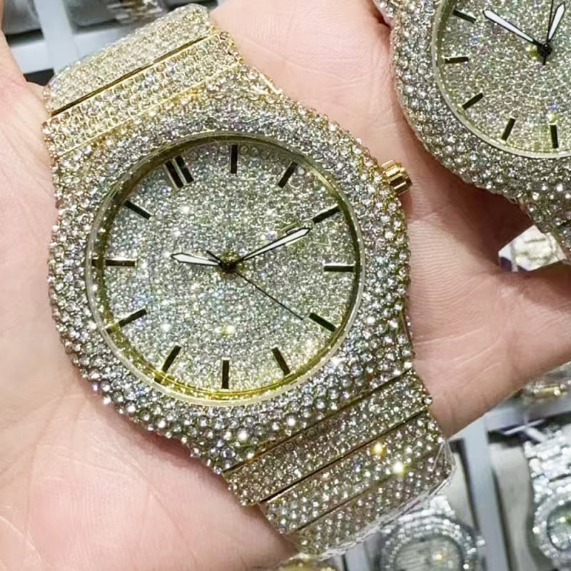 Ceas fără logo, accente diamantate, cadran pătrat, închizătoare tip fluture, mișcare quartz