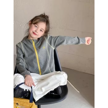 Dječji hoodie s kapuljom i zatvaračem, boje blok slova, pamuk-elastan mješavina (92% pamuk, 8% elastan), podstava 100% pamuk, dugi rukavi