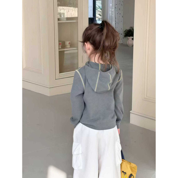 Dječji hoodie s kapuljom i zatvaračem, boje blok slova, pamuk-elastan mješavina (92% pamuk, 8% elastan), podstava 100% pamuk, dugi rukavi