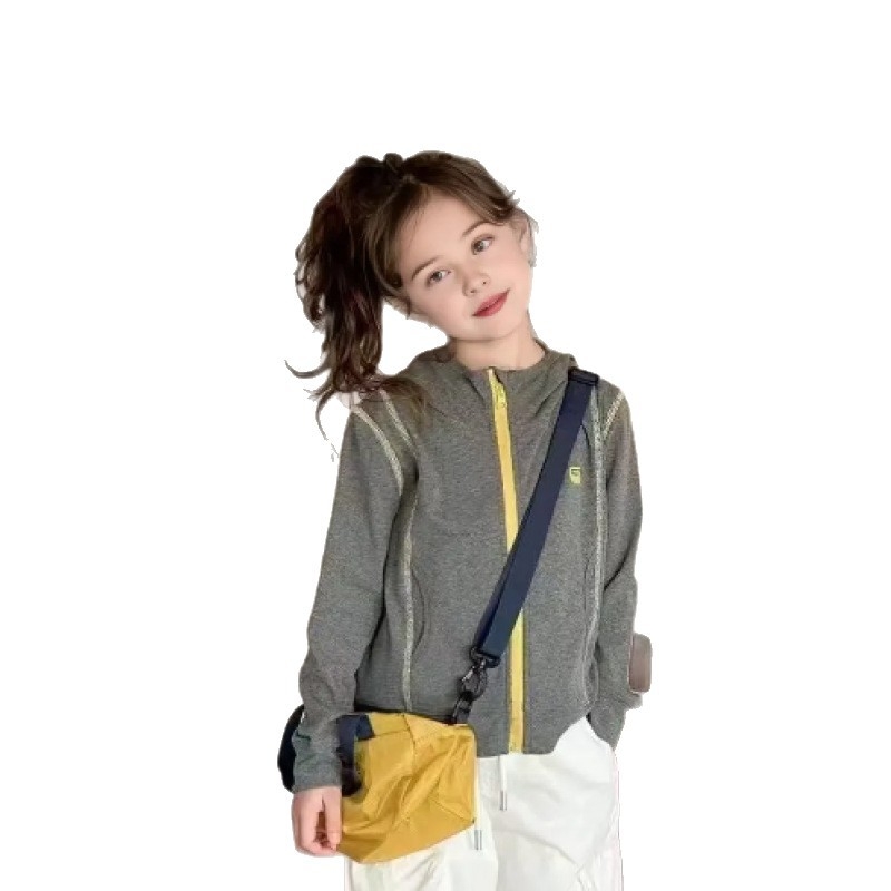 Dječji hoodie s kapuljom i zatvaračem, boje blok slova, pamuk-elastan mješavina (92% pamuk, 8% elastan), podstava 100% pamuk, dugi rukavi