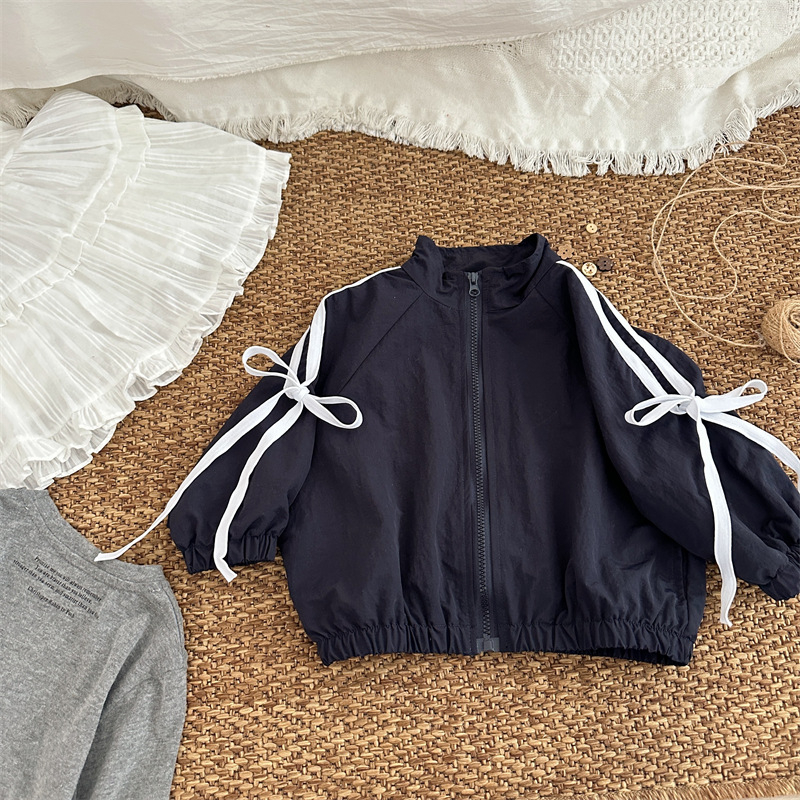 Dječja jakna u K-stilu s mašnom i trakom, jednofarbna, jesen 2024, dugi rukavi, stojeći ovratnik, zatvaranje zipom, uzrast 1–3 godine