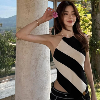 Ženski halter top bez rukava, otvorenih leđa, pamuk, uski kroj, kratka duljina 40-50 cm, proljeće 2025