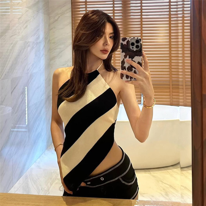 Ženski halter top bez rukava, otvorenih leđa, pamuk, uski kroj, kratka duljina 40-50 cm, proljeće 2025