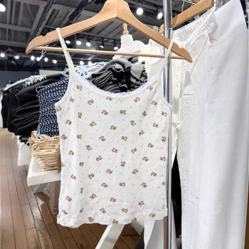 Ženski top bez rukava s potpisom medvjeda i čipkom – sling stil, uska kroj, pamuk 70–80%