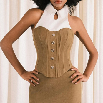 Fishbone korzet s halterom – gotički stil, uski kroj, poliester tkanina (95%+), sekundarna tkanina Spandex ispod 30%, duljina 50–65 cm.