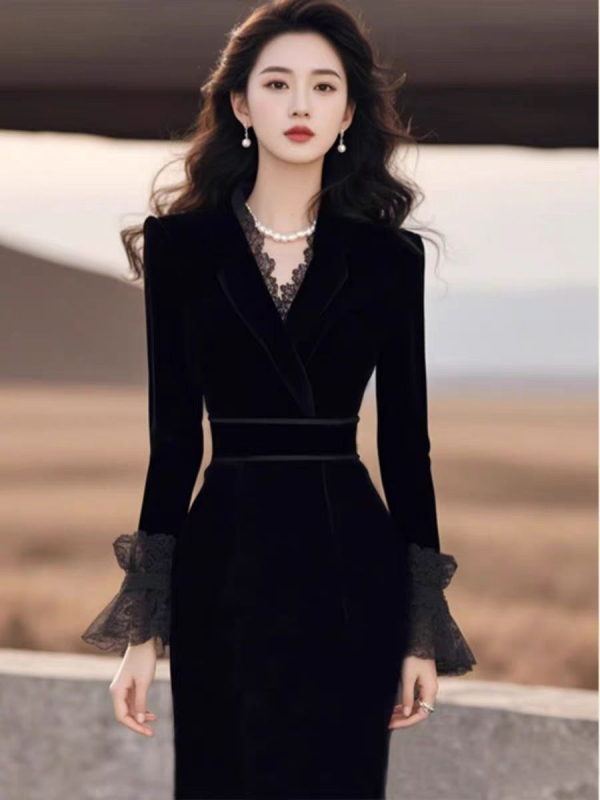 Rochie de catifea cu decolteu în V, mâneci lungi, talie înaltă, lungă fustă, design din bucăți îmbinate – inspirată de Hepburn