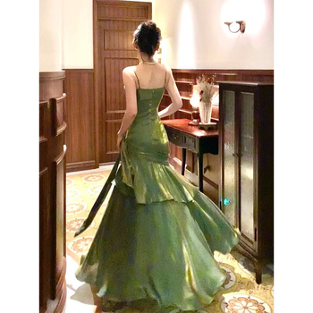 Haljina na tregama, stojeći ovratnik, bez rukava, Modal tkanina, struk srednji (Materijal: Modal; Rukavi: bez rukava; Ovratnik: stojeći; Struk: srednji)