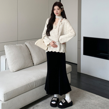 Nėščiųjų komplektas: megztas top su V kaklu ir veliūro fishtail sijonas, vienos spalvos, ilgos rankovės, ruduo 2025, mezgimo audinys 30–50% kito turinio ir Spandex <30%