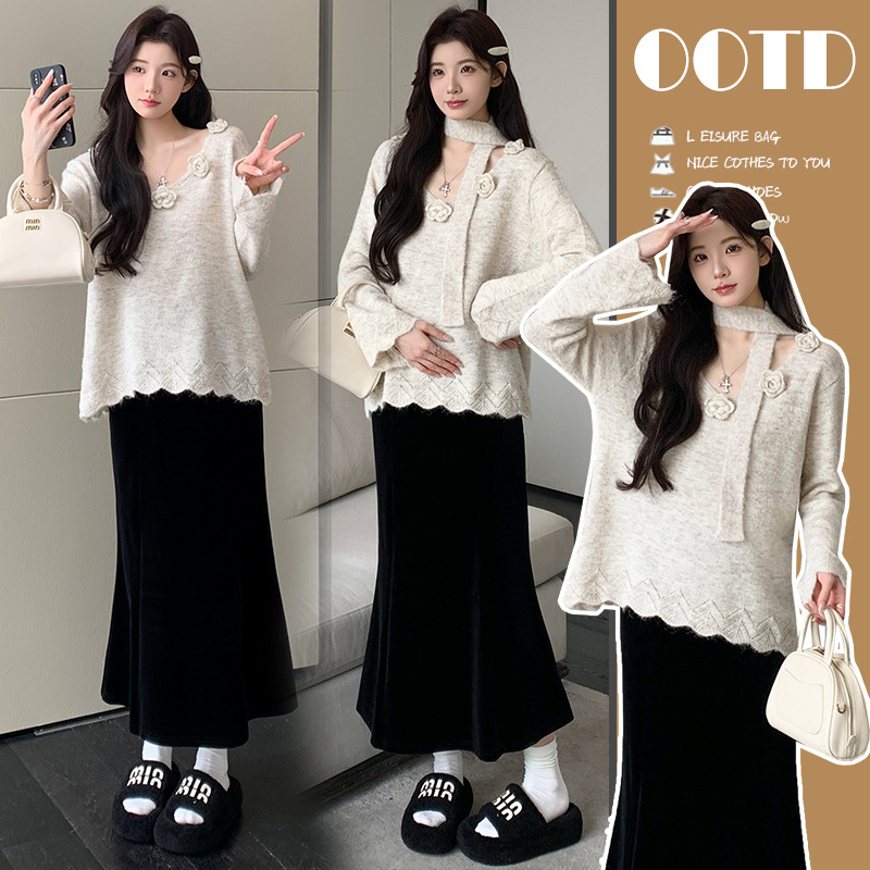 Nėščiųjų komplektas: megztas top su V kaklu ir veliūro fishtail sijonas, vienos spalvos, ilgos rankovės, ruduo 2025, mezgimo audinys 30–50% kito turinio ir Spandex <30%