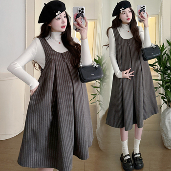 Nėščiųjų dryžuotas petnešų sijono komplektas – dviejų dalių, medvilnė-elastanas, ilgomis rankovėmis, vidutinio ilgio sijonas, ruduo/žiema