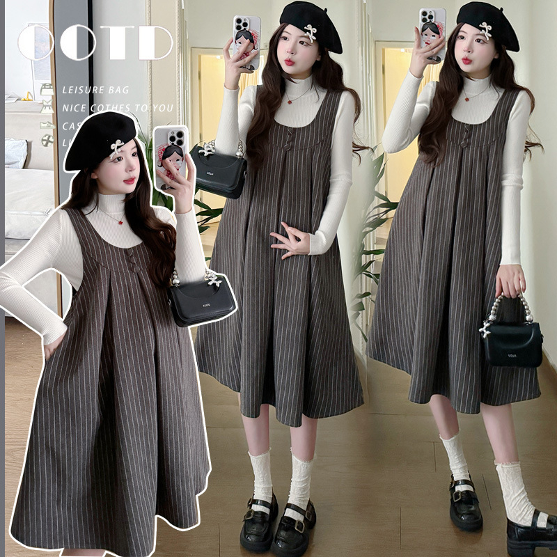 Nėščiųjų dryžuotas petnešų sijono komplektas – dviejų dalių, medvilnė-elastanas, ilgomis rankovėmis, vidutinio ilgio sijonas, ruduo/žiema