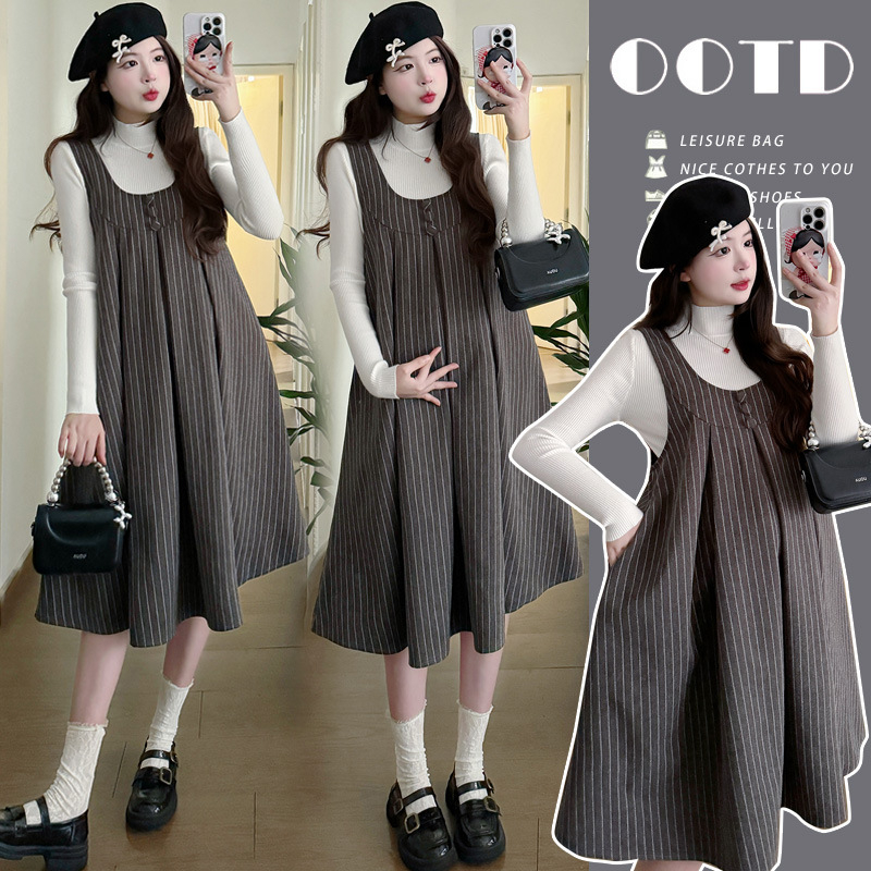 Nėščiųjų dryžuotas petnešų sijono komplektas – dviejų dalių, medvilnė-elastanas, ilgomis rankovėmis, vidutinio ilgio sijonas, ruduo/žiema