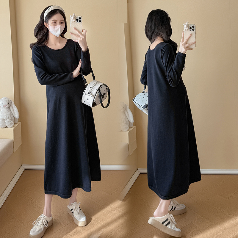 Nėščiosios suknelė rudens-žiemos sezonui, laisvo kirpimo, apvali kaklo linija, ilgomis rankovėmis, vilnos–viskozės mišinio audinys (viskozė 30–50%), vidutinio ilgio, patchwork detalės ant sijono