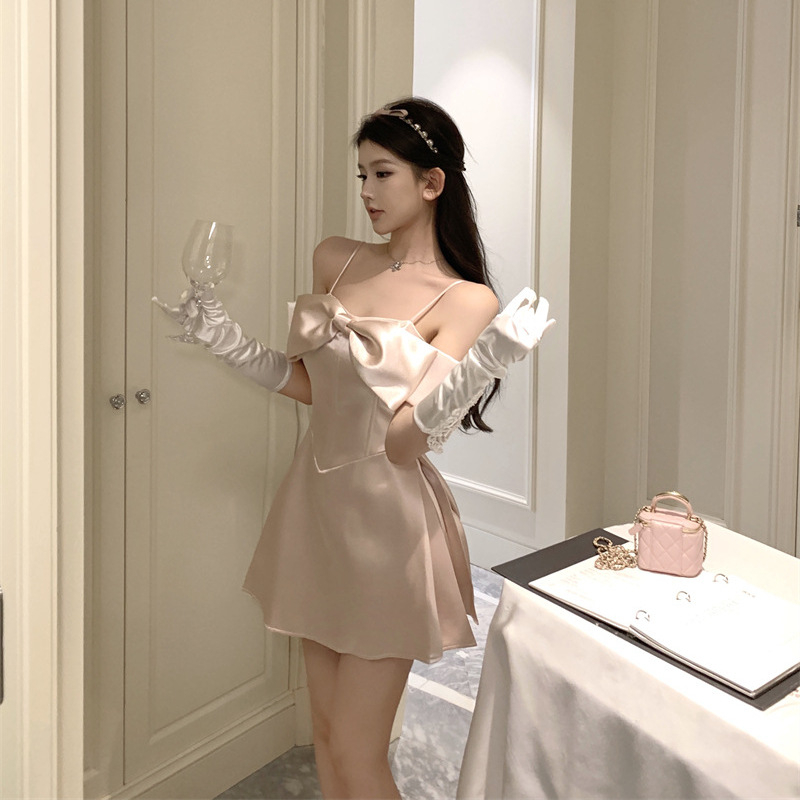 Haljina s otvorenim ramenima, tutu suknja, mašna, plisiranje, visok struk, bez rukava, kratka suknja, materijal: mekan saten