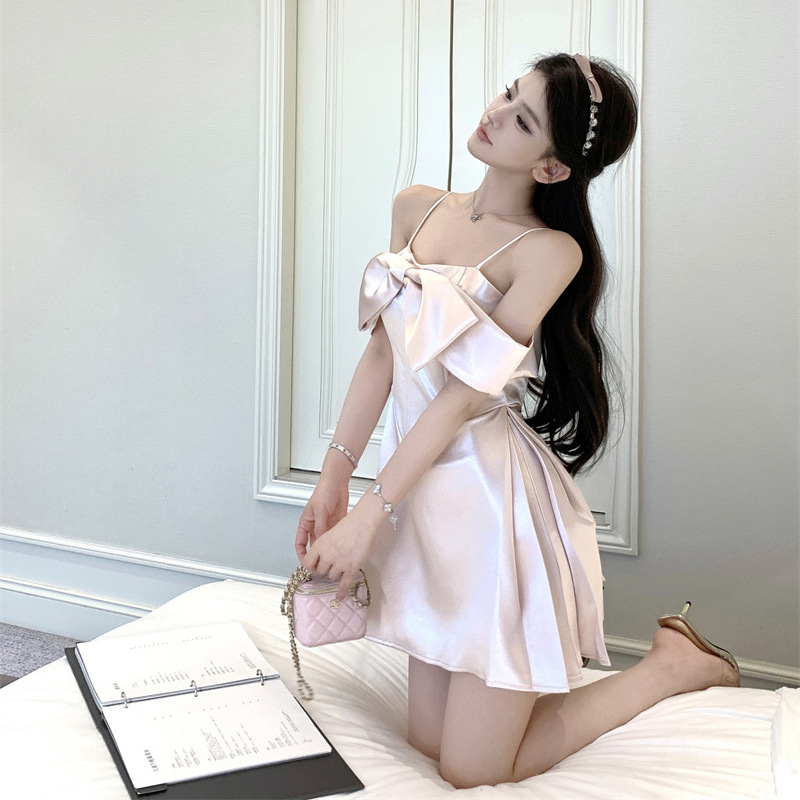 Haljina s otvorenim ramenima, tutu suknja, mašna, plisiranje, visok struk, bez rukava, kratka suknja, materijal: mekan saten