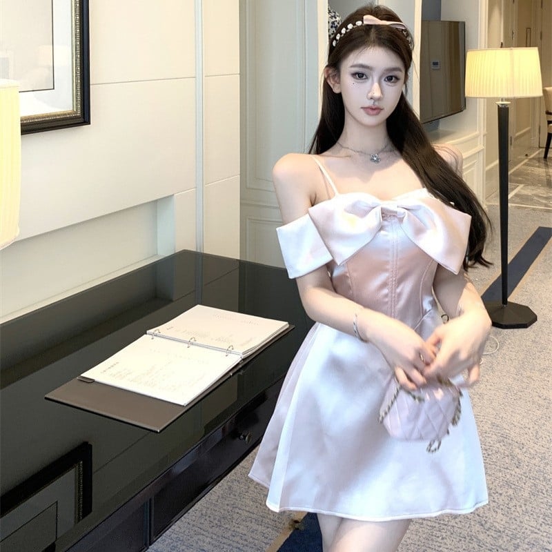 Haljina s otvorenim ramenima, tutu suknja, mašna, plisiranje, visok struk, bez rukava, kratka suknja, materijal: mekan saten