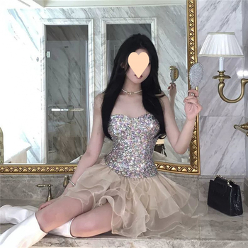 Haljina bez naramenica sa šljokicama, puffasta suknja tipa torta, srednji struk, poliester