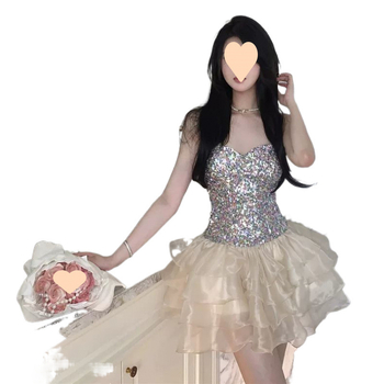 Haljina bez naramenica sa šljokicama, puffasta suknja tipa torta, srednji struk, poliester