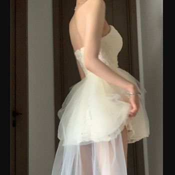 Haljina s puff suknjom, bez rukava, dekolte tip tube-top, mrežasti materijal, kratka duljina, proljeće 2025