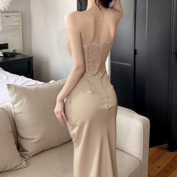 Duga satenska večernja haljina s 3D čipkasti patchworkom, na jedno rame, bez rukava, visok pas, zatvarač