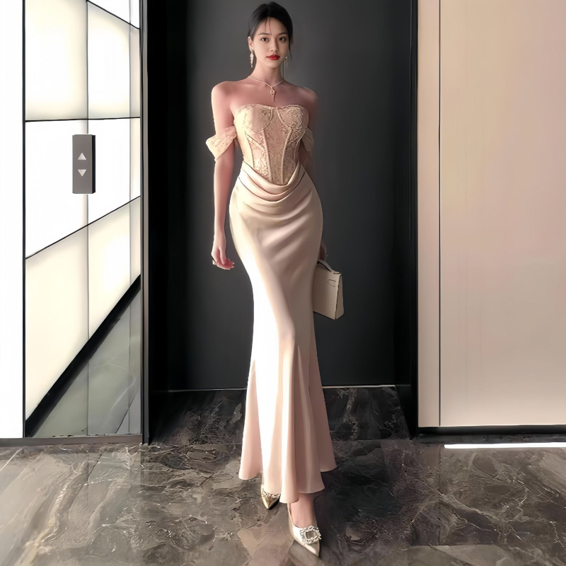 Duga satenska večernja haljina s 3D čipkasti patchworkom, na jedno rame, bez rukava, visok pas, zatvarač