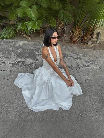 Haljina s halter izrezom V, bez rukava, visokim strukom