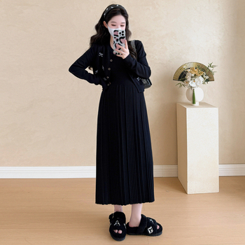 Nėštukės megztinis viršus ir klostuotas sijonas komplektas su siuvinėjimu Korejos stiliuje