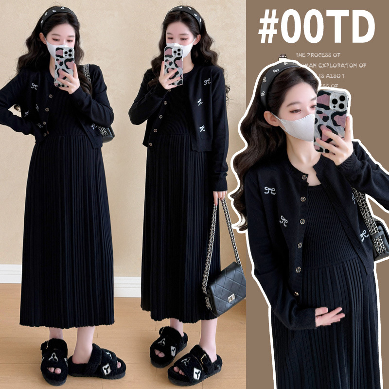 Nėštukės megztinis viršus ir klostuotas sijonas komplektas su siuvinėjimu Korejos stiliuje