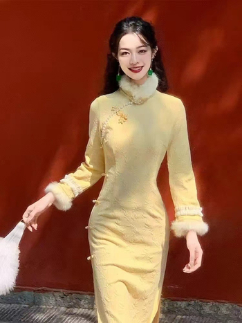 Rochie midi cu bretele, guler polo, mâneci lungi, din PVC.