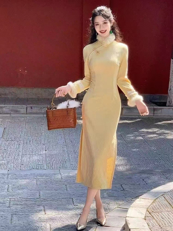 Rochie midi cu bretele, guler polo, mâneci lungi, din PVC.