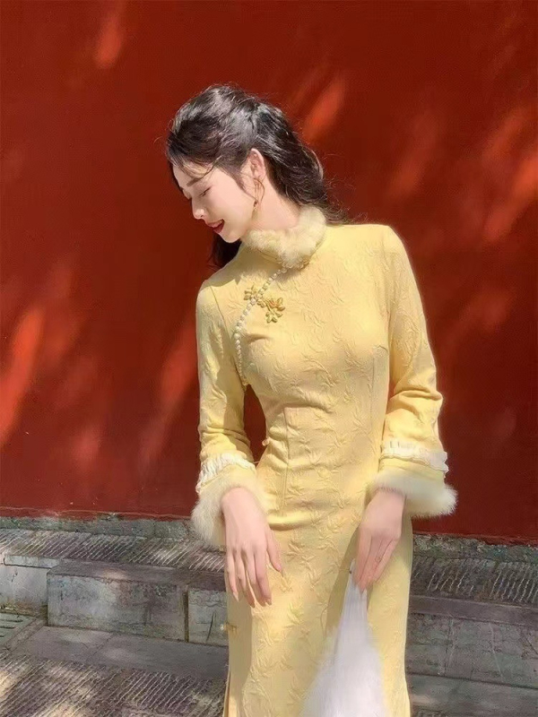 Rochie midi cu bretele, guler polo, mâneci lungi, din PVC.