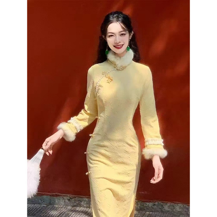 Rochie midi cu bretele, guler polo, mâneci lungi, din PVC.