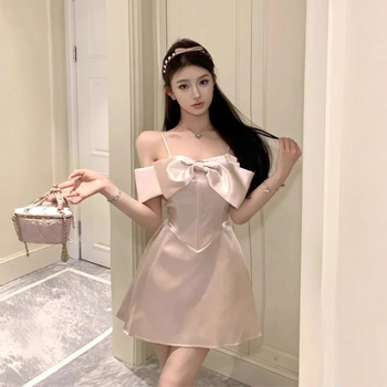 Haljina A-linije bez rukava, s mašnicom, kratka duljina, ovratnik s jednim linijama