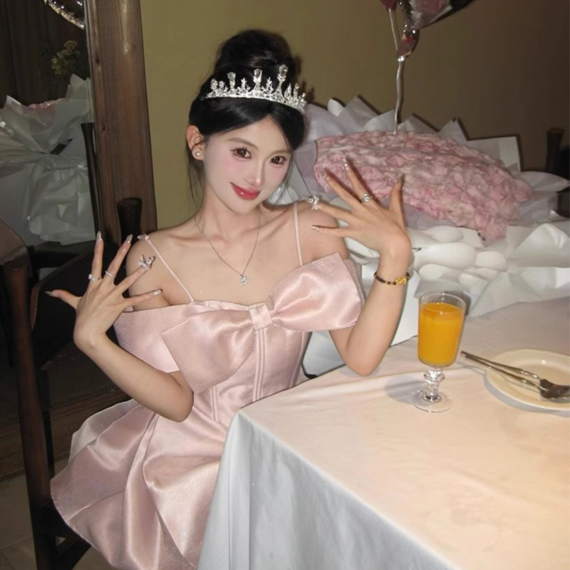 Haljina A-linije bez rukava, s mašnicom, kratka duljina, ovratnik s jednim linijama