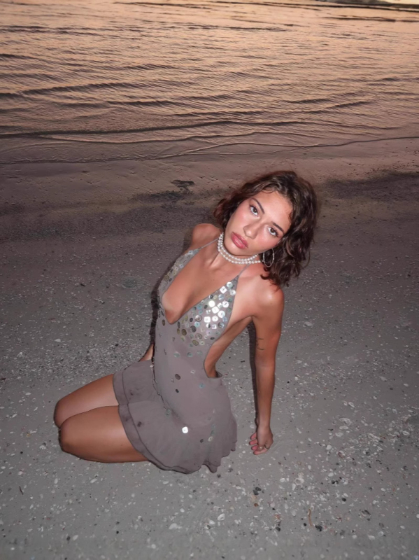 Haljina – halter vrat, paijete, poliester, V izrez