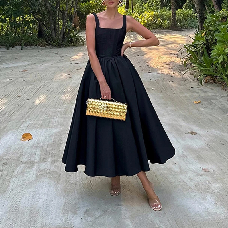 Elegantné dlhé šaty bez rukávov so štvorcovým výstrihom, plisovaná pás, polyester