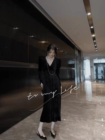 Rochie de catifea cu decolteu în V, mâneci lungi, fustă lungă în linie A, fermoar (Catifea, decolteu V, mâneci lungi, fustă A-line, fermoar)