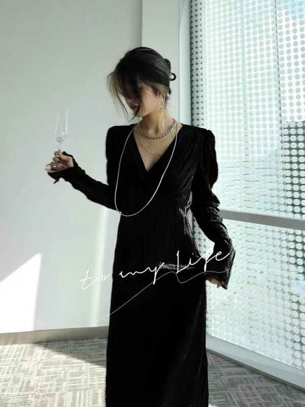 Rochie de catifea cu decolteu în V, mâneci lungi, fustă lungă în linie A, fermoar (Catifea, decolteu V, mâneci lungi, fustă A-line, fermoar)