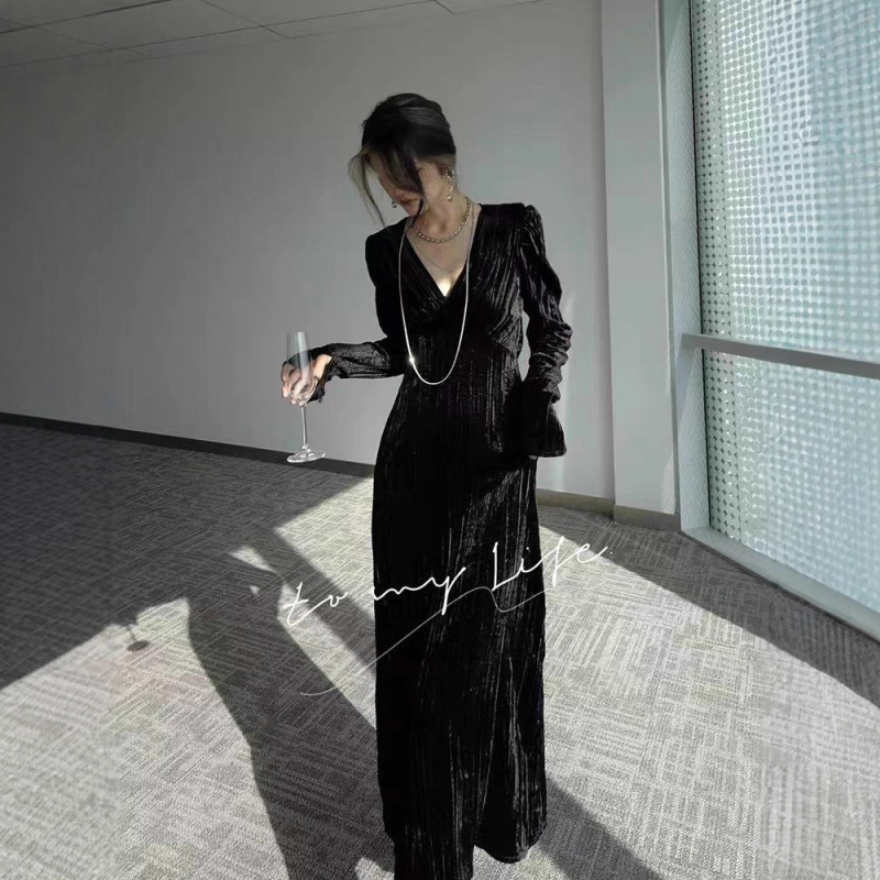 Rochie de catifea cu decolteu în V, mâneci lungi, fustă lungă în linie A, fermoar (Catifea, decolteu V, mâneci lungi, fustă A-line, fermoar)