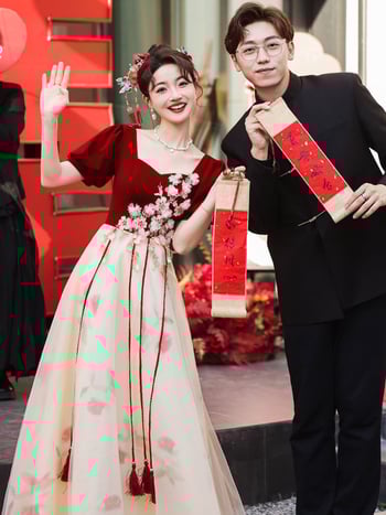 Vjenčana haljina za nazdravljanje; duboki V izrez, bez rukava, duga A-linija suknja, mrežasta tkanina, Chenille-Spandex smjesa (Proljeće 2024)