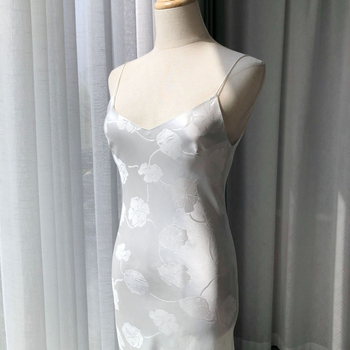Duga haljina od svile Jacquard, 95% svila mulberry, izrez U oblika, bez rukava, ljeto 2025