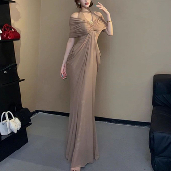 Βραδινό φόρεμα με halter neck, μακριά γραμμή, εφαρμοστό στους γοφούς, υψηλή μέση, κοντά μανίκια, πολυεστέρας