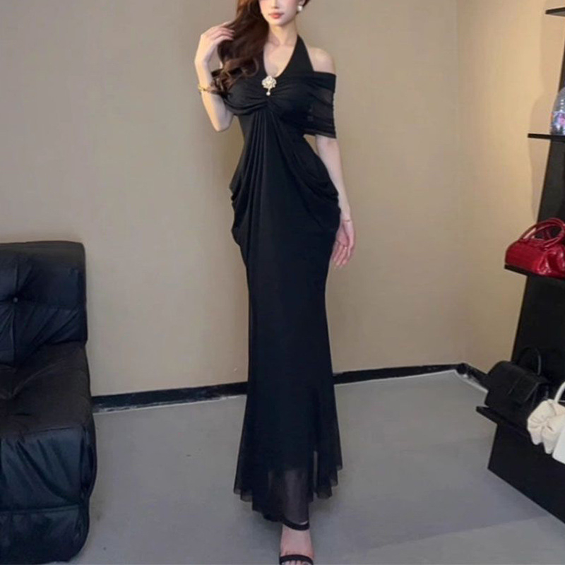 Βραδινό φόρεμα με halter neck, μακριά γραμμή, εφαρμοστό στους γοφούς, υψηλή μέση, κοντά μανίκια, πολυεστέρας