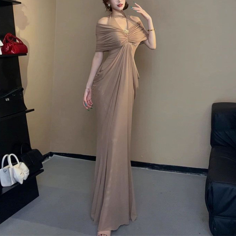 Βραδινό φόρεμα με halter neck, μακριά γραμμή, εφαρμοστό στους γοφούς, υψηλή μέση, κοντά μανίκια, πολυεστέρας