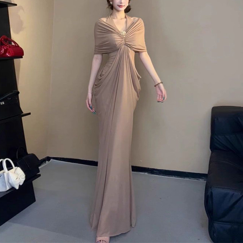 Βραδινό φόρεμα με halter neck, μακριά γραμμή, εφαρμοστό στους γοφούς, υψηλή μέση, κοντά μανίκια, πολυεστέρας