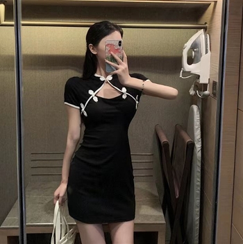 Kínai stílusú ruha, midi hossz, polo gallér, hercegnő ujjú, 3/4-es ujjak, PVC anyag