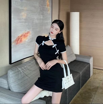 Kínai stílusú ruha, midi hossz, polo gallér, hercegnő ujjú, 3/4-es ujjak, PVC anyag