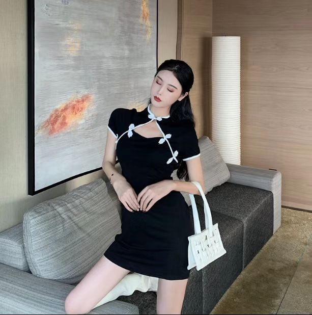 Kínai stílusú ruha, midi hossz, polo gallér, hercegnő ujjú, 3/4-es ujjak, PVC anyag