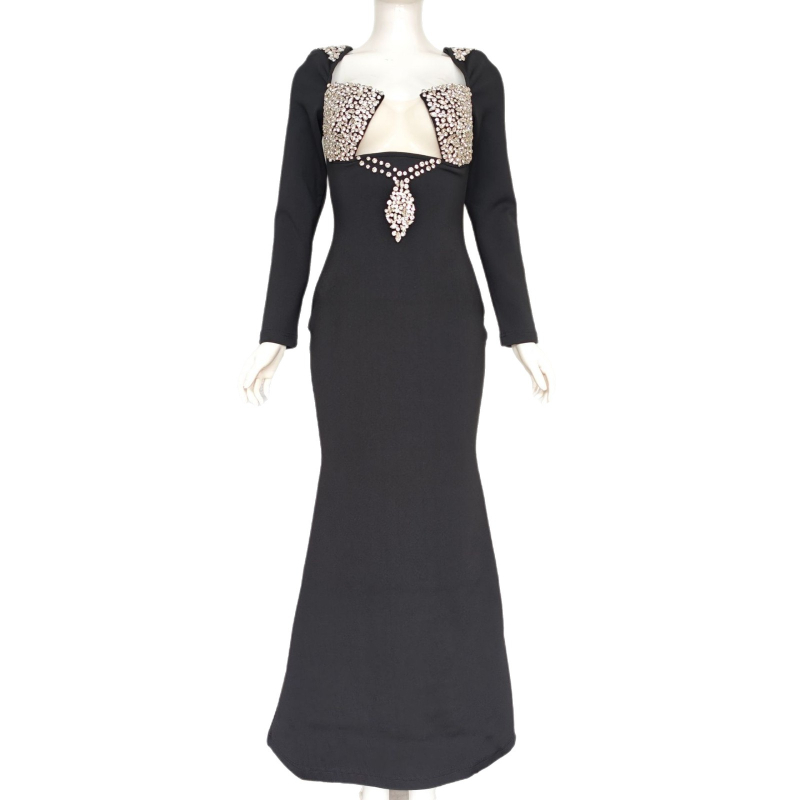 Рокля, полиестер–вискоза смес, едноцветна, квадратна яка, дълги ръкави.