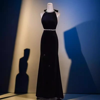 Večerné šaty s halter výstrihom, bez rukávov, dlhé, štíhly strih, polyester (30-50% obsah), jesenná verzia 2024